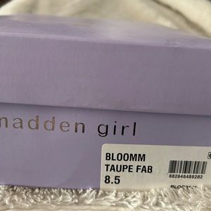 Only worn once, madden hilled sandals.